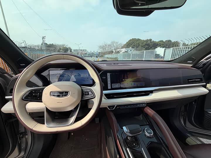 Фото 8 - Geely Monjaro