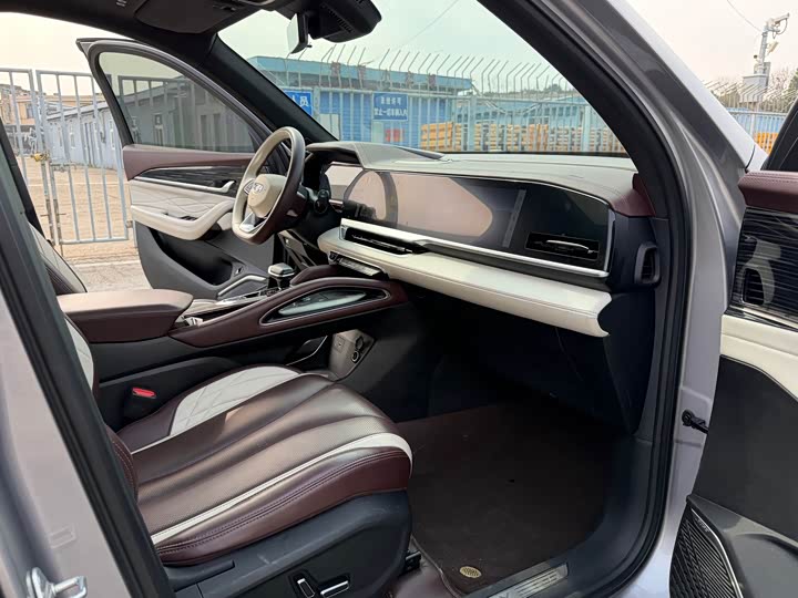 Фото 9 - Geely Monjaro