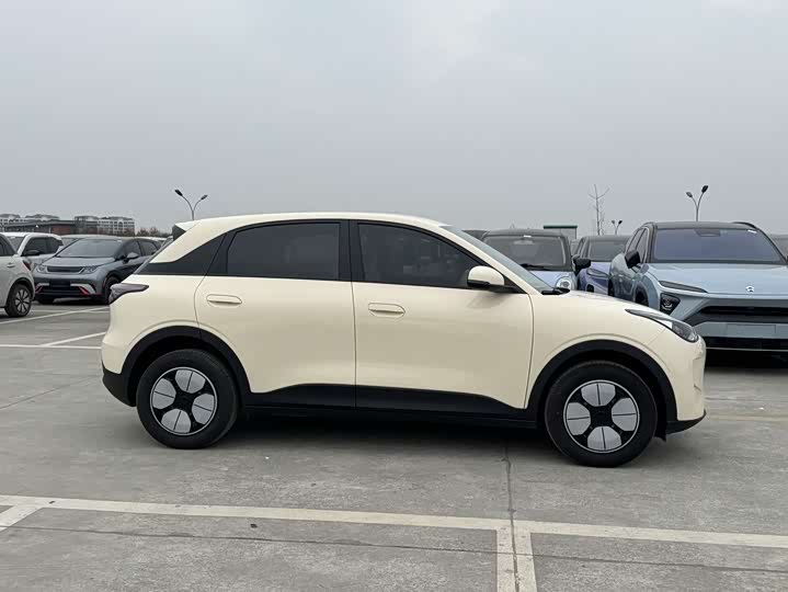 Фото 2 - Geely Galaxy Geome