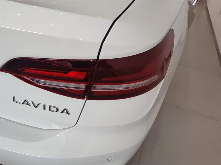 Фото 8 - Volkswagen Lavida