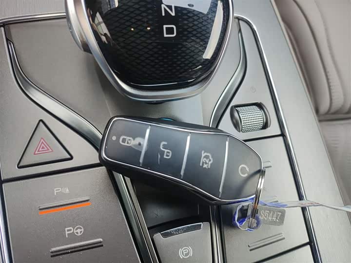 Фото 9 - BYD Tang Hybrid/EV