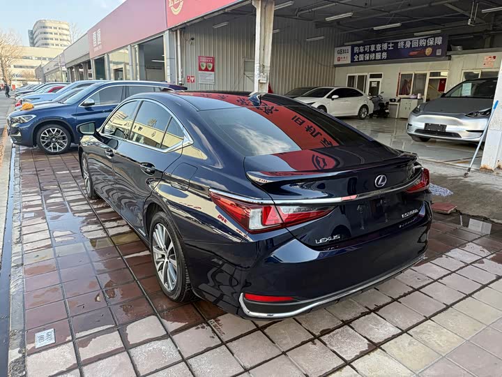 Фото 3 - Lexus ES