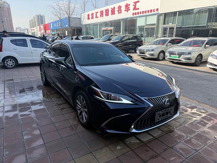 Фото 4 - Lexus ES