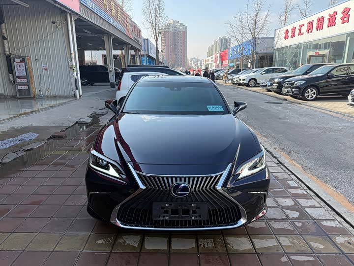 Фото 5 - Lexus ES