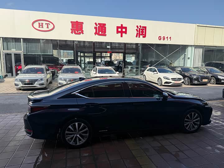 Фото 6 - Lexus ES