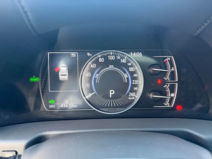 Фото 8 - Lexus ES