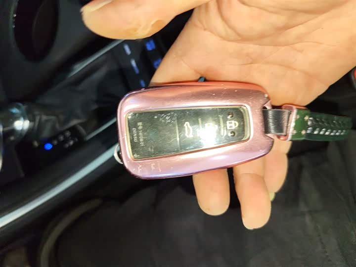 Фото 9 - Toyota Avalon