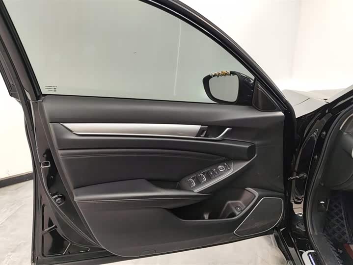 Фото 7 - Honda Accord