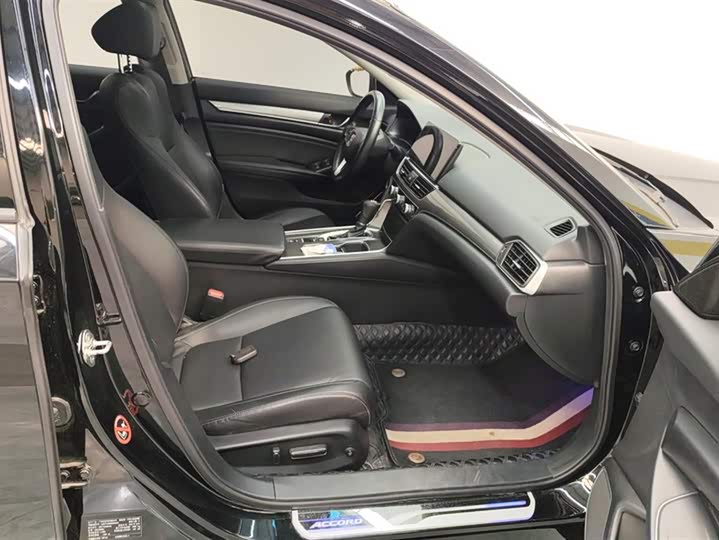 Фото 8 - Honda Accord