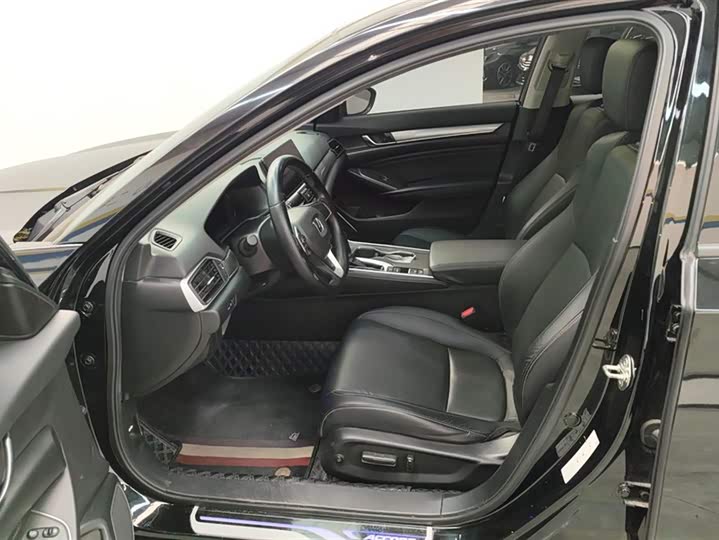 Фото 9 - Honda Accord