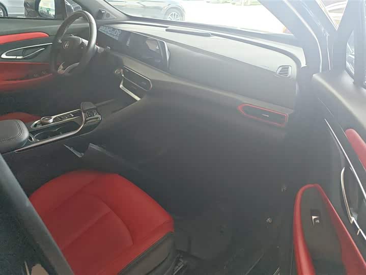 Фото 8 - Changan UNI-T