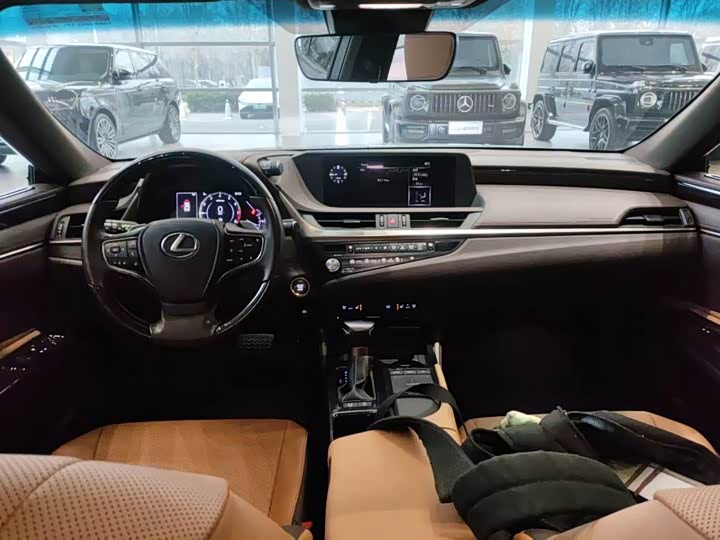 Фото 5 - Lexus ES