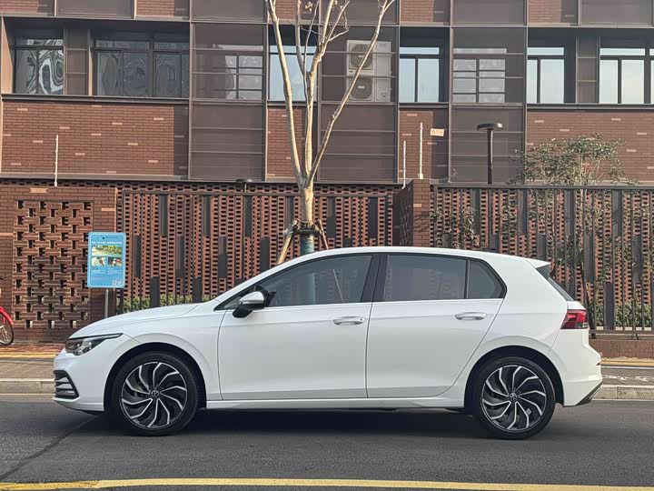 Фото 3 - Volkswagen Golf