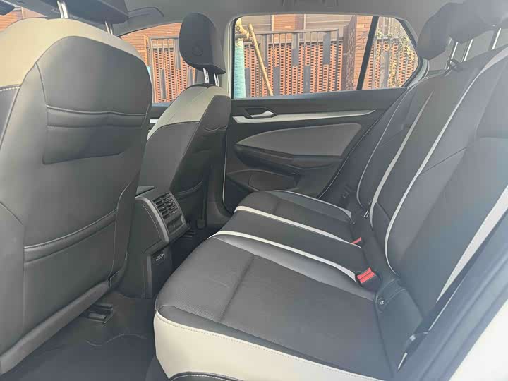 Фото 8 - Volkswagen Golf