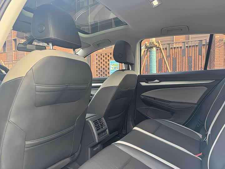 Фото 9 - Volkswagen Golf