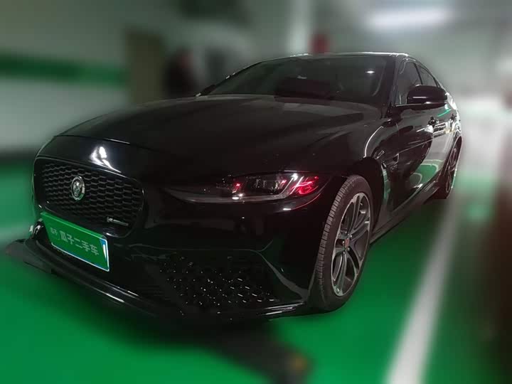 Фото 2 - Jaguar XE L