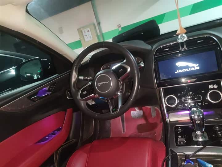 Фото 3 - Jaguar XE L