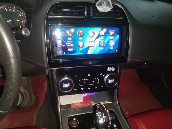 Фото 6 - Jaguar XE L