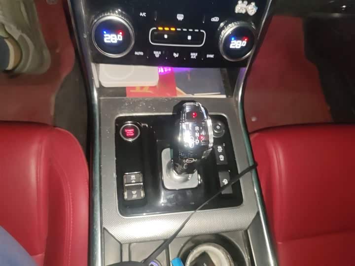 Фото 7 - Jaguar XE L