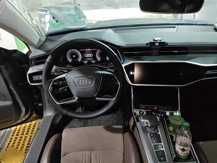 Фото 3 - Audi A7L