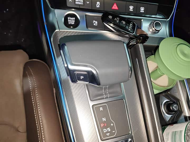 Фото 7 - Audi A7L