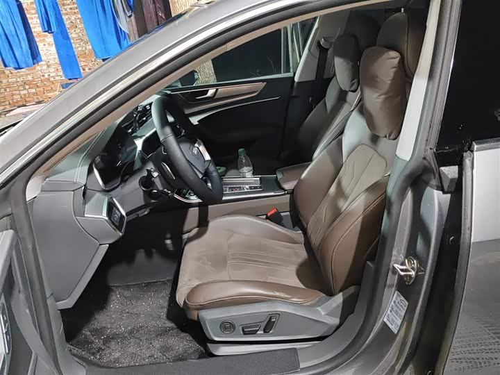 Фото 8 - Audi A7L