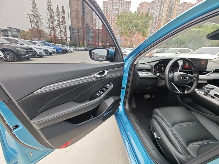 Фото 4 - Geely Preface