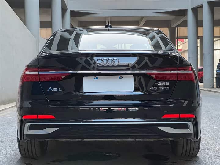Фото 4 - Audi A6L