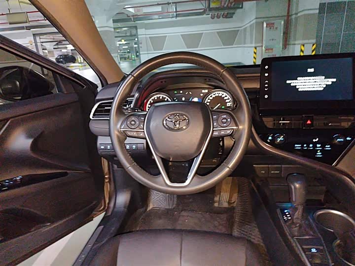 Фото 3 - Toyota Camry