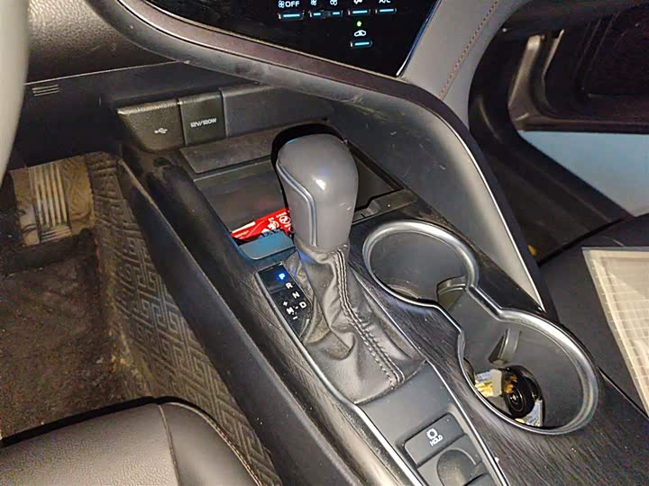 Фото 7 - Toyota Camry