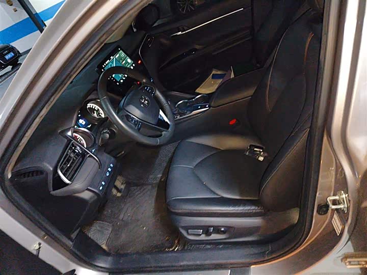 Фото 8 - Toyota Camry