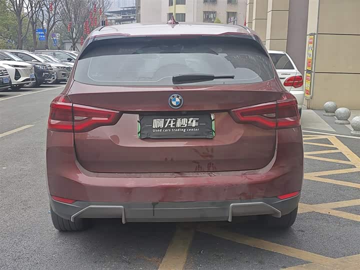 Фото 8 - BMW iX3