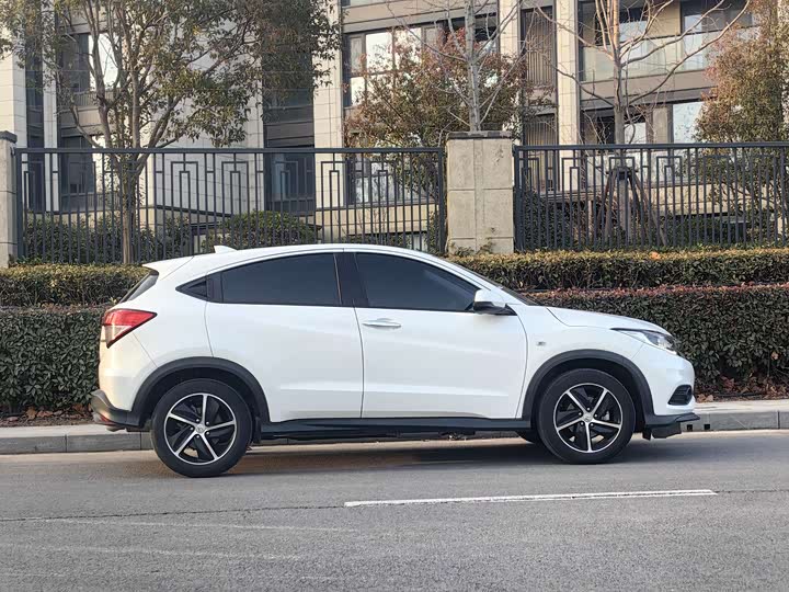 Фото 4 - Honda Vezel