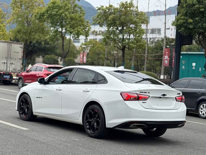 Фото 7 - Chevrolet Malibu XL
