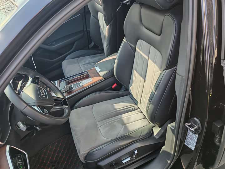 Фото 5 - Audi A6L