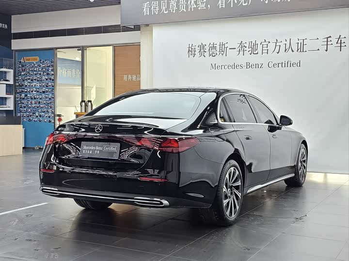 Фото 4 - Mercedes-Benz E-Class