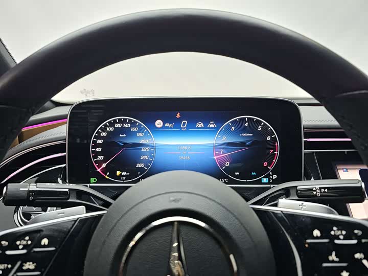 Фото 7 - Mercedes-Benz E-Class