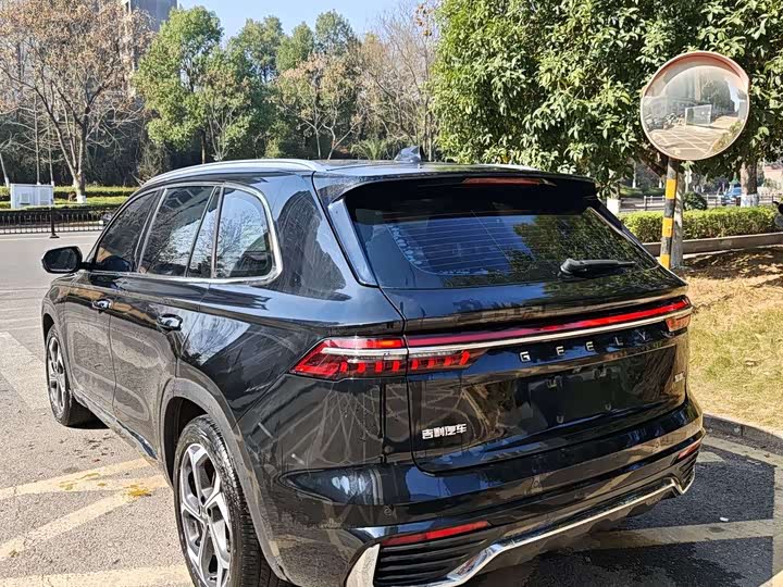 Фото 8 - Geely Monjaro