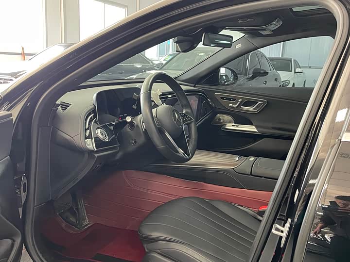 Photo 4 - Mercedes-Benz E-Class