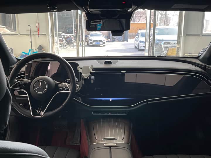 Photo 7 - Mercedes-Benz E-Class