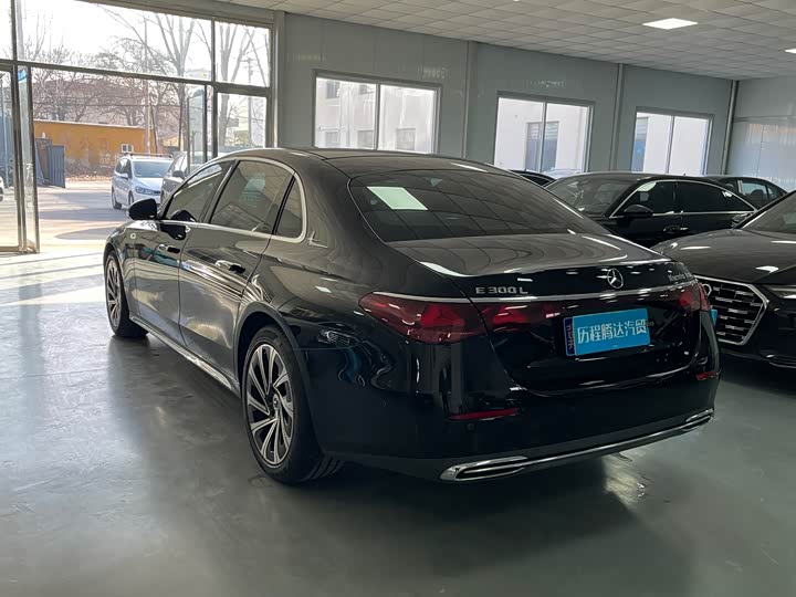 Photo 8 - Mercedes-Benz E-Class