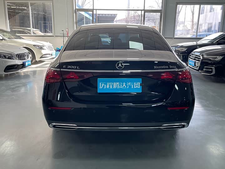 Photo 9 - Mercedes-Benz E-Class