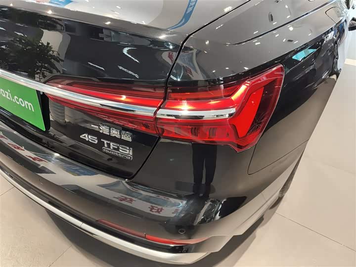 Фото 8 - Audi A6L