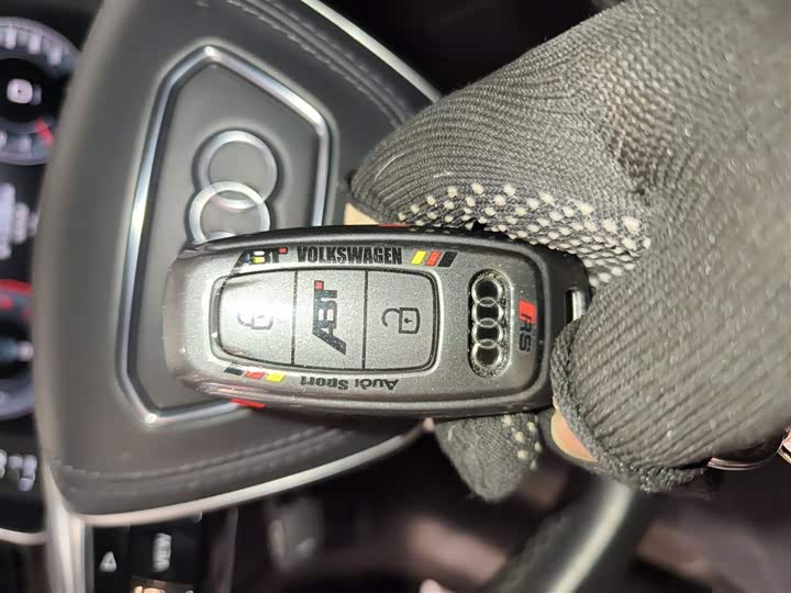 Фото 9 - Audi A6L