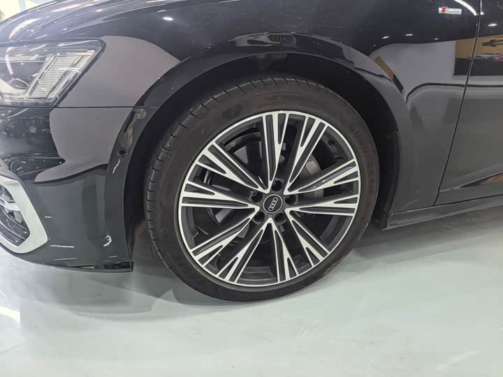 Фото 3 - Audi A6L