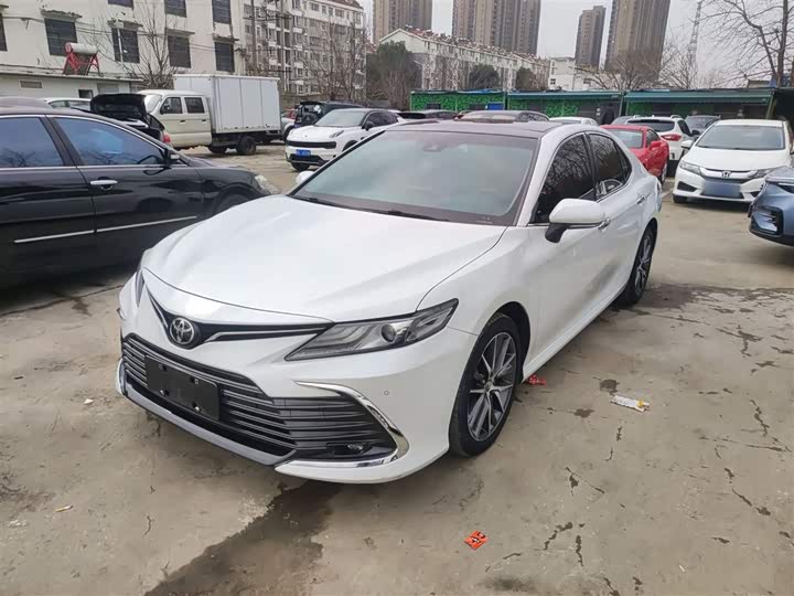 Фото 2 - Toyota Camry