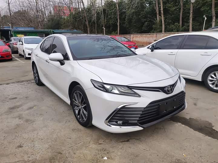 Фото 4 - Toyota Camry