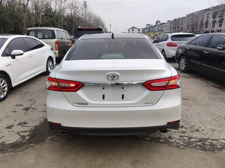 Фото 6 - Toyota Camry