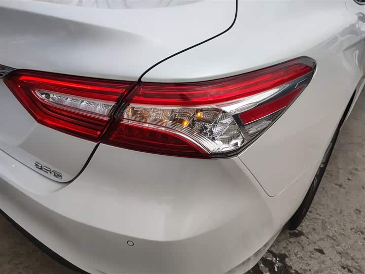 Фото 8 - Toyota Camry