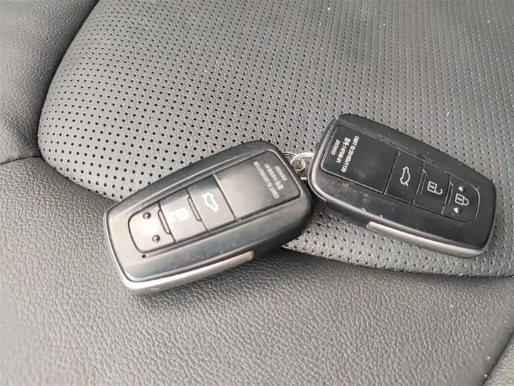 Фото 9 - Toyota Camry